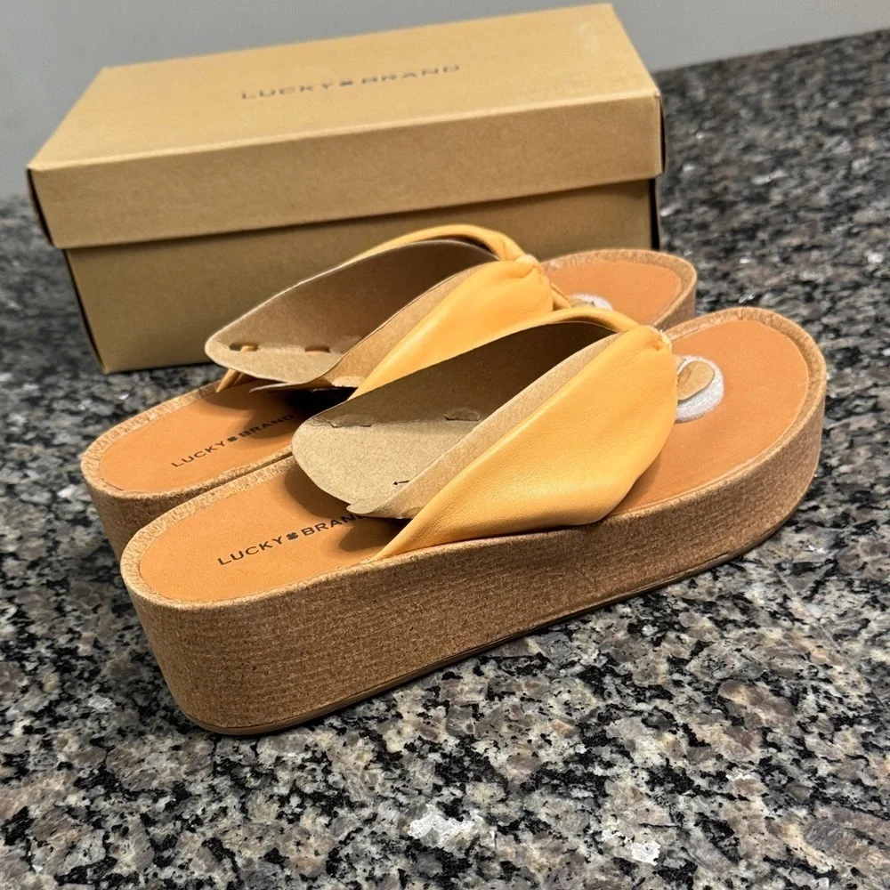 Lucky Brand Women's coral Platform Sandals NWT